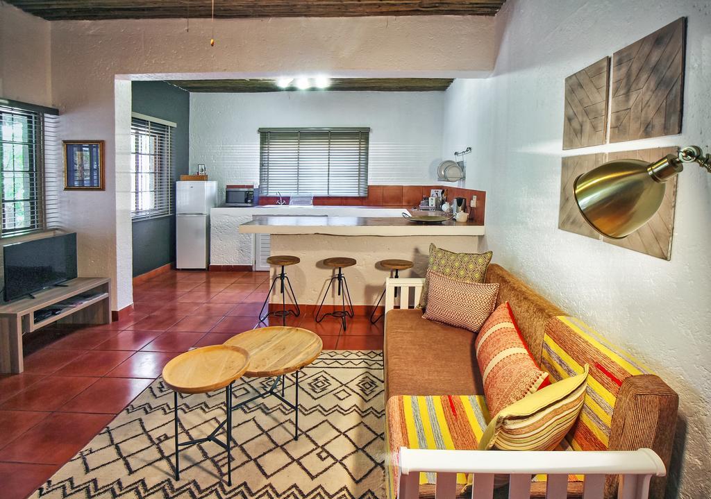 Hotel Chez Vincent Mbombela Esterno foto